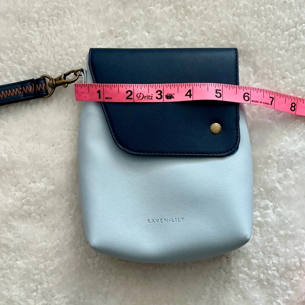 Raven + Lily x American Airlines Blue Vegan Leather Crossbody Pouch / Wristlet - Picture 5 of 6